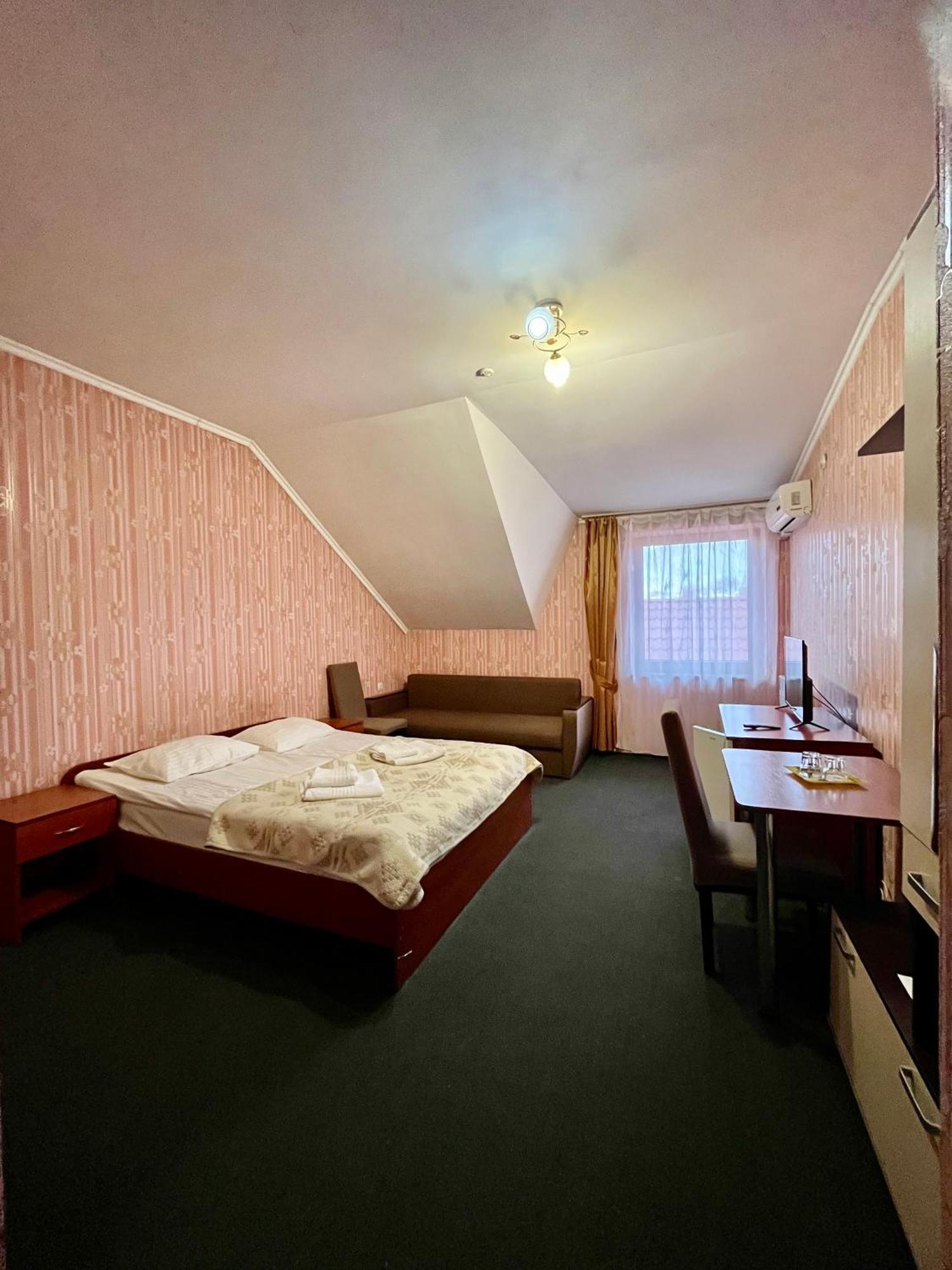 Domino Hotel Berehove  Luaran gambar