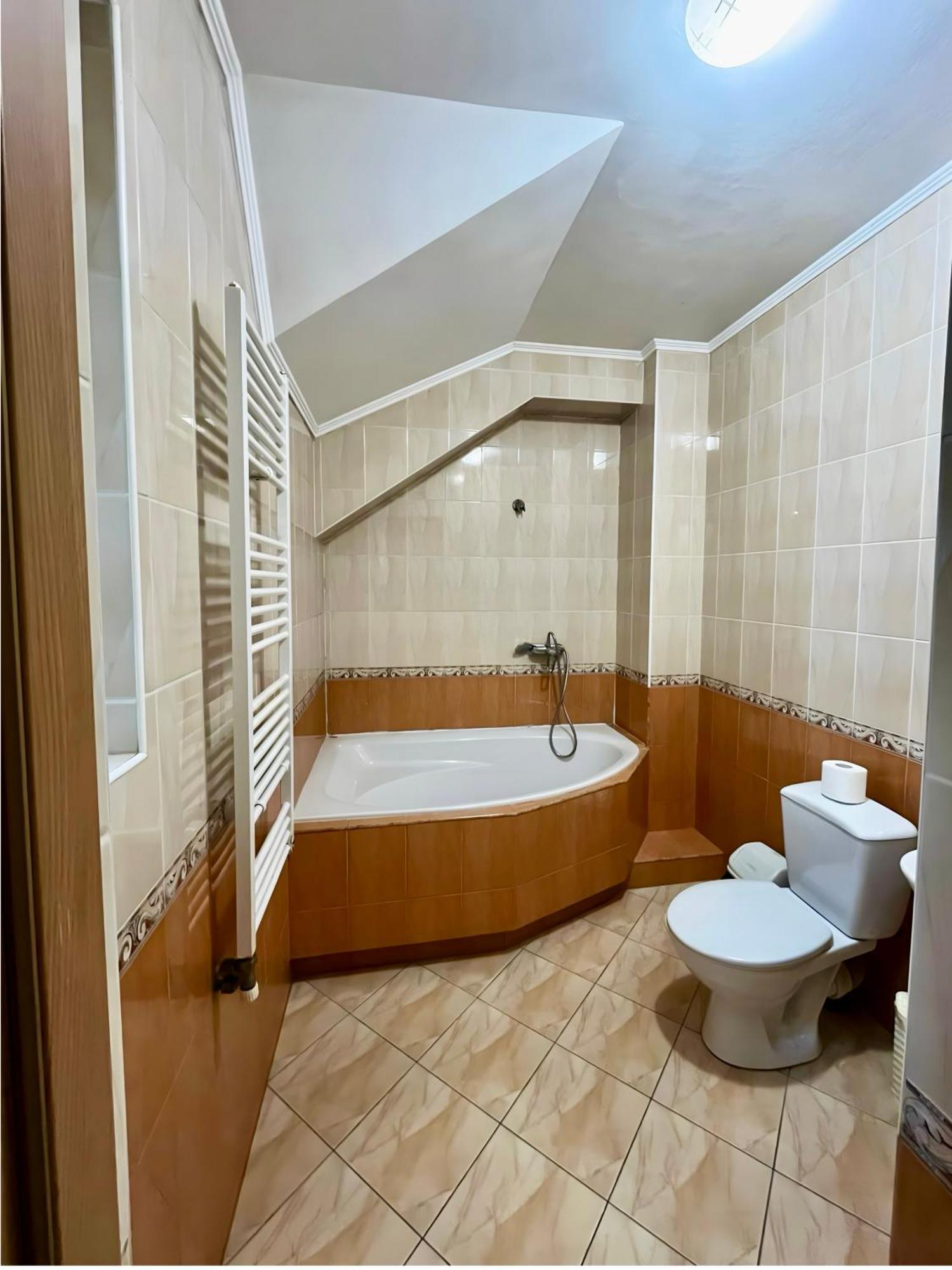 Domino Hotel Berehove  Luaran gambar