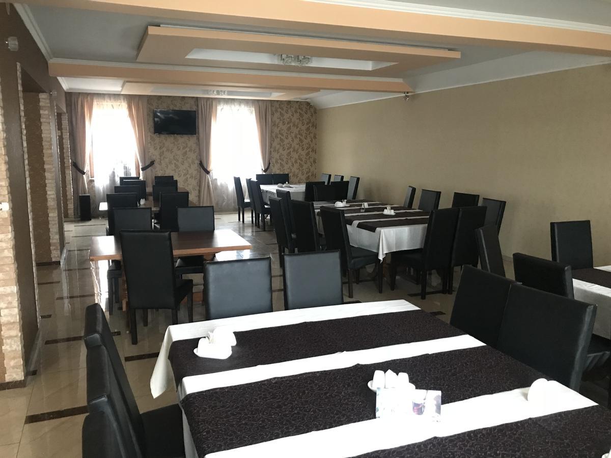 Domino Hotel Berehove  Luaran gambar